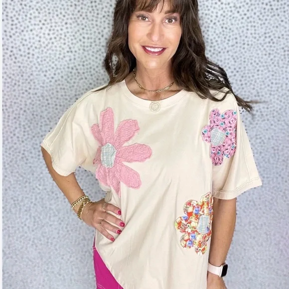easel Cream Short Sleeve Top with Pink & Multi-Color Floral Appliqués - Picture 1 of 4